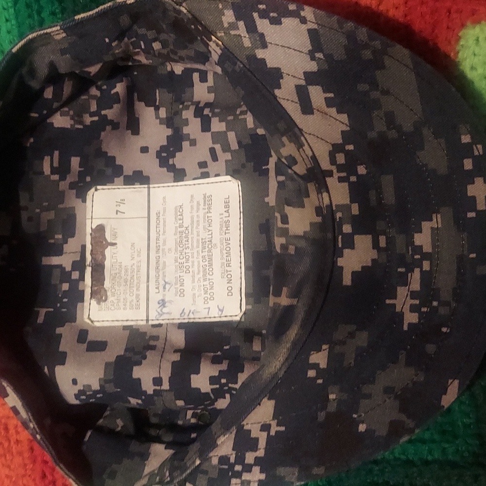 Autentic military vintage surplus. Emblemed new way navy cap.